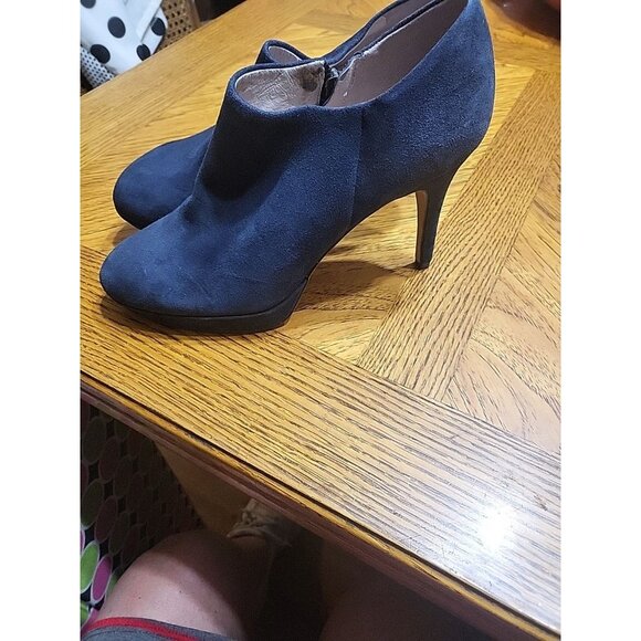 Vince Camuto Heels Blue Suede 4" Heel Never Worn 8.5 - Picture 3 of 9